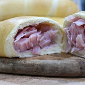 Cachito de Jamon Venezolano en Hialeah Gardens en Florida - Teddys Stove Panaderia Bakery