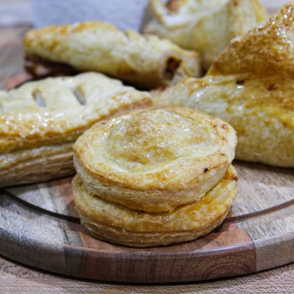 Pastelitos de Hojaldre Jamon y Queso Venezolanos en Hialeah Miami - Panaderia TeddyStone